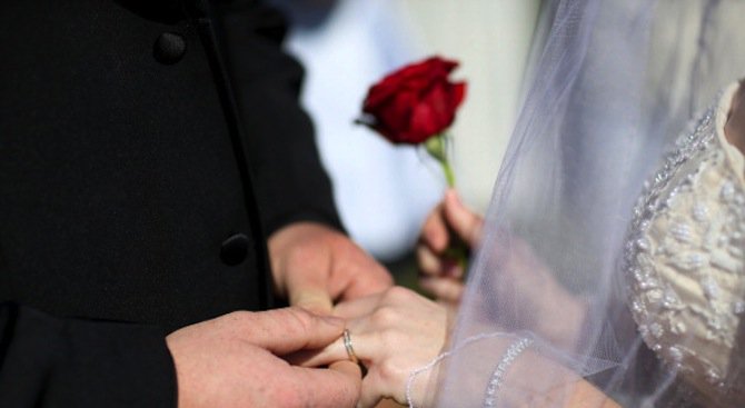 Повече бракове и по-малко разводи в България