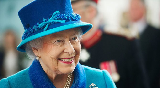 Великобритания чества 65 години от възкачването на кралица Елизабет II на престола