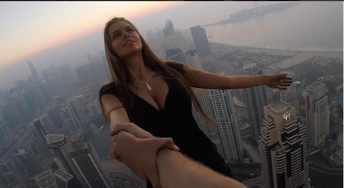 Съд грози руската красавица със смразяващата фотосесия в Дубай (снимки)