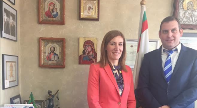 Николина Ангелкова проведе среща с кмета на Костинброд Трайчо Младенов (снимки)