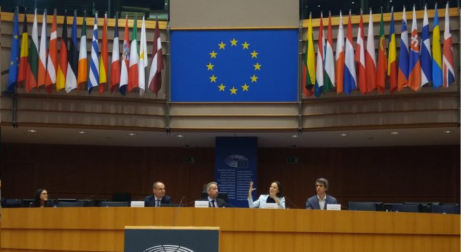 Евродепутат към стажанти в ЕС: Успехът на европейската мечта е във вашите ръце (снимки)