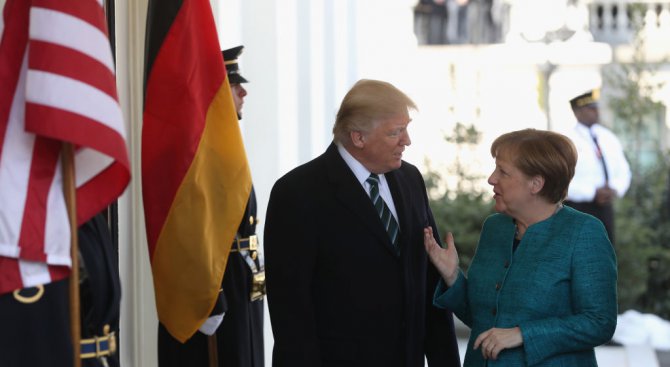 Меркел пристигна в САЩ, среща се с Тръмп (видео+снимки)