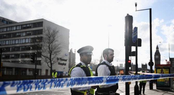 Журналист: Във Великобритания от години има мрежи, които обучават джихадисти