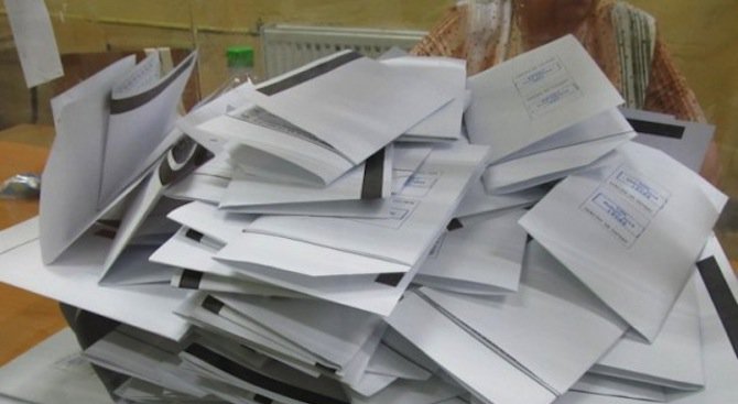 Масово неявяване на членове на избирателни секции и в Хасково