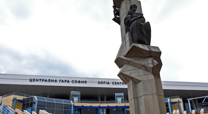 Отцепиха Централна гара в София заради изоставен багаж