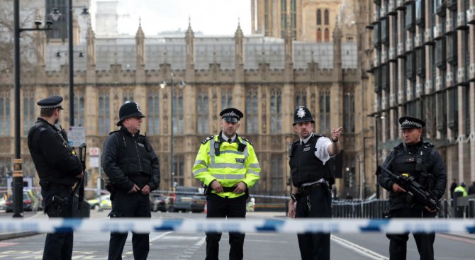 Противоречиви информации за извършителя на терора в Лондон, вижте един от заподозрените (видео)