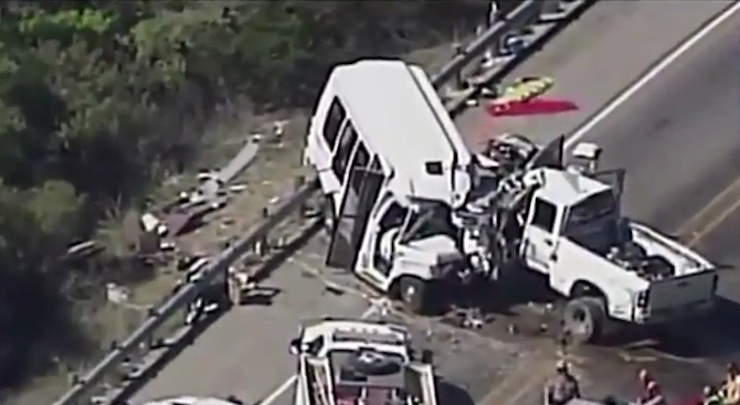 12 души загинаха при катастрофа на църковен автобус в Тексас (видео)