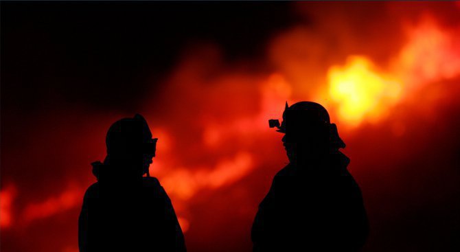 Двама мъже са пострадали при пожар в свинеферма в село Пищигово