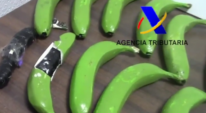 Хванаха 17 кг кокаин в гумени банани (видео)