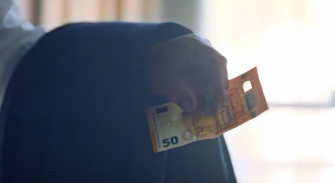 Нова банкнота от 50 евро влиза в обращение (видео)