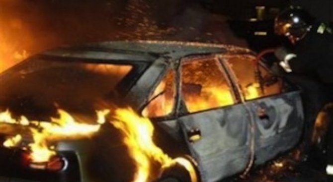 Пет автомобила са горели тази нощ в центъра на Ловеч