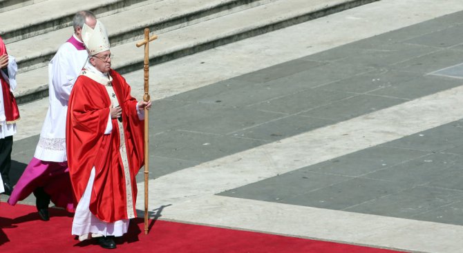Папа Франциск изми нозете на 12 затворници