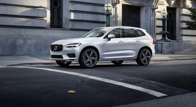 Volvo Cars отбелязва 90-годишен юбилей с първото ново ХС60