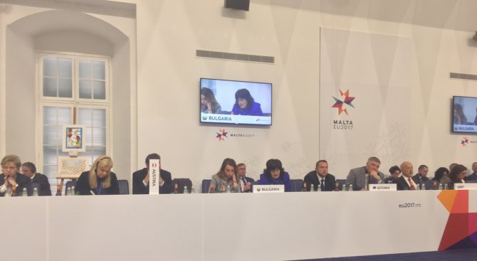 Костова участва в заседание на Съвета на министрите по околна среда в Малта