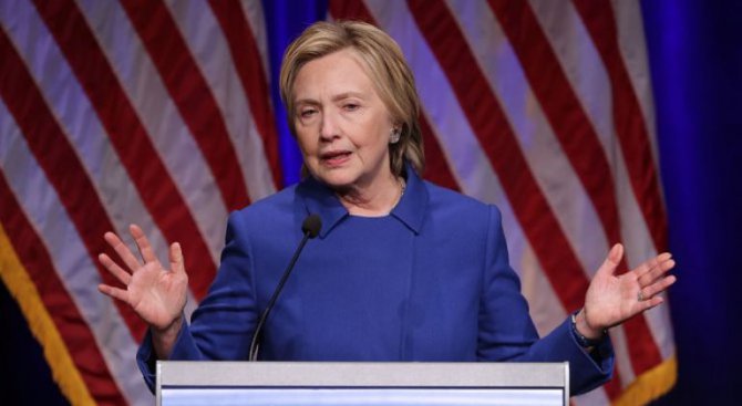 Клинтън упреква себе си, ФБР и Русия за загубата на президентските избори