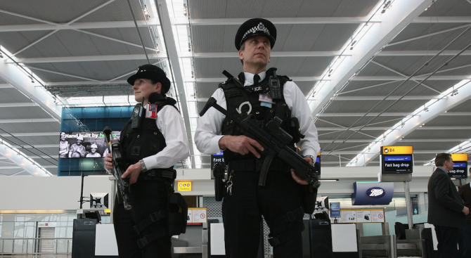 На летище „Хийтроу” арестуваха заподозрян за тероризъм