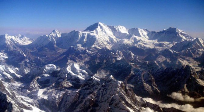 Най-възрастният алпинист в света почина при опит да покори Еверест