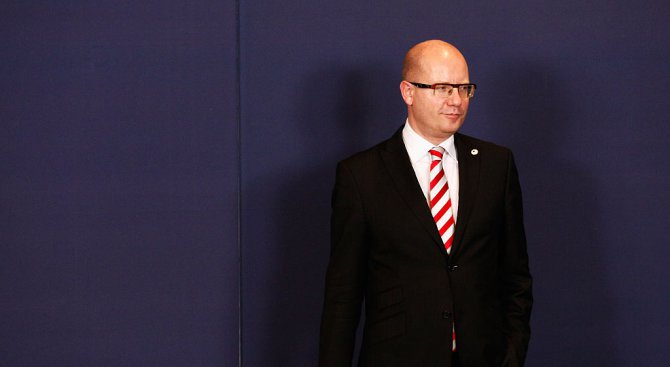 Премиерът на Чехия подаде оставка (обновена)