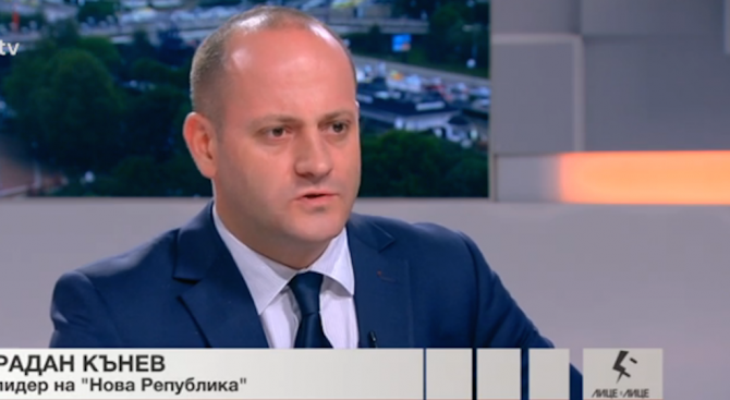 Радан Кънев: Важните неща се случват извън България