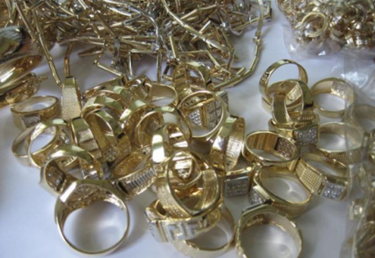 Митничари спипаха златни накити за над 80 000 лв.