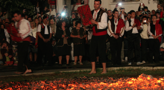 Община Царево е против провеждането на Фестивал на огъня и нестинарството в столицата