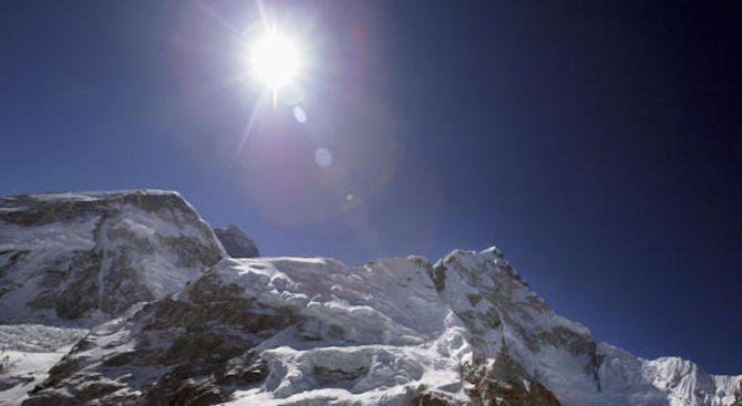 Няма връзка с Атанас Скатов, който изкачи Еверест рано тази сутрин