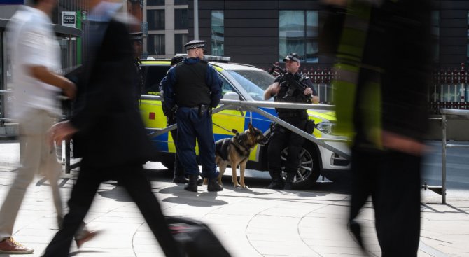 Въоръжена полиция ще патрулира вече в британските влаковете