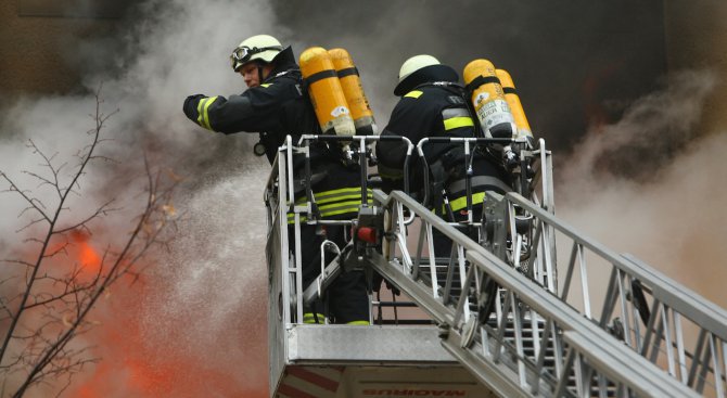 Голям пожар гори край Пловдив (обновена+видео)