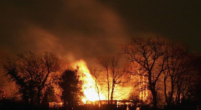 Пожар в бежански приют в Швеция, евакуираха 60 души