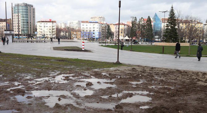 Районните кметове ще съдействат за затревяването на &quot;калните точки&quot; в София