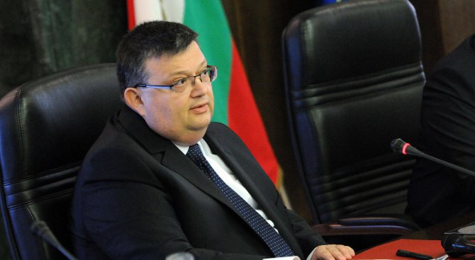 КС забрани парламентът да пита Цацаров за конкретни дела