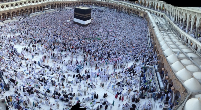 Предотвратиха терористична атака срещу Голямата джамия в Мека