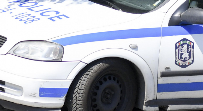 Трима души са пострадали при катастрофа на път Дебелец-Плаково