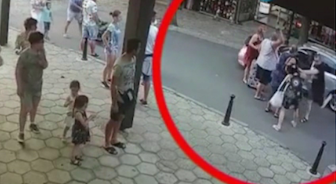 Студент нападнал незрящите туристи в Несебър, колата била на дядо му