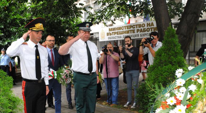 Бургаските полицаи отбелязват своята 138-ма годишнина (снимки)