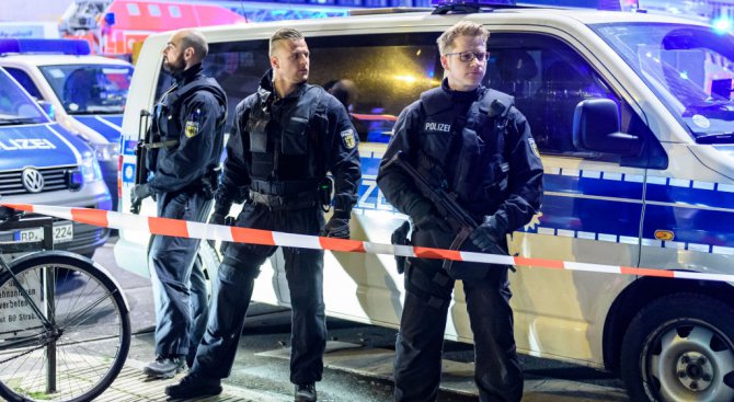 Германската полиция извърши арести заради голям сайт за детска порнография