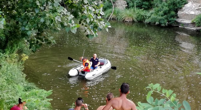 Откриха трупа на издирваното 14-годишно момиче в река Искър