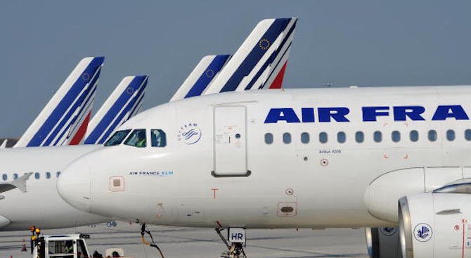 Дъвки Air France и още странни аксесоари на авиокомпании