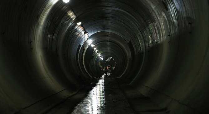 Няма светлина в тунела край Кресненското ханче