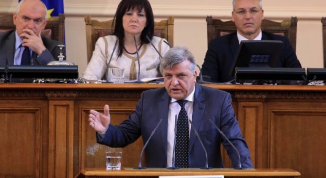 Обвиниха депутата Манол Генов в купуване на гласове