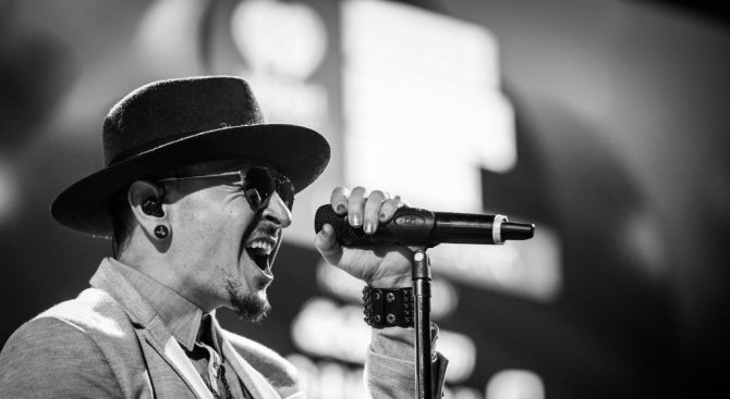 Синът на самоубилия се вокалист на Linkin Park написа трогателно съобщение на баща си