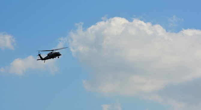 Военнослужещи и хеликоптер на ВВС подпомагат гасенето на пожари в Черна гора