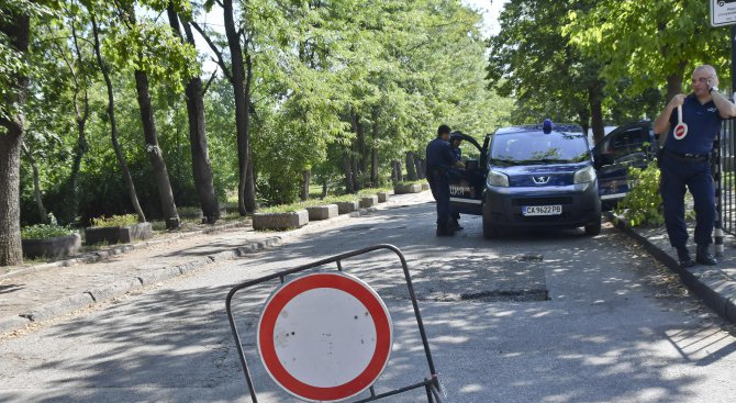 Забраниха влизането на автомобили към стадион &quot;Българска армия&quot; (снимки)