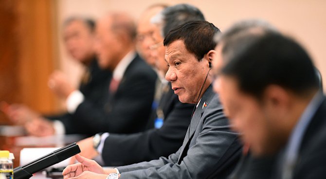 Президентът на Филипините посрещнал с необичайно топли думи държавния секретар на САЩ