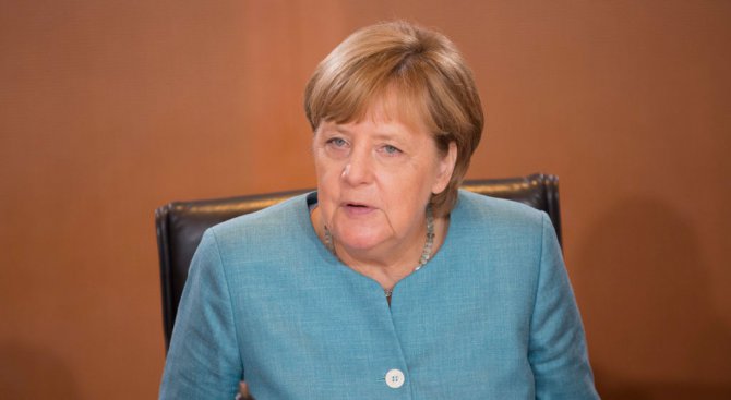 Меркел: Решението ми да отворя границите на Германия за бежанците беше правилно