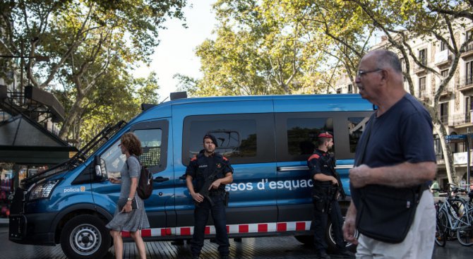 Появиха се нови кадри от нападението в Барселона