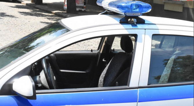 Градски автобус се заби в стълб в Пловдив