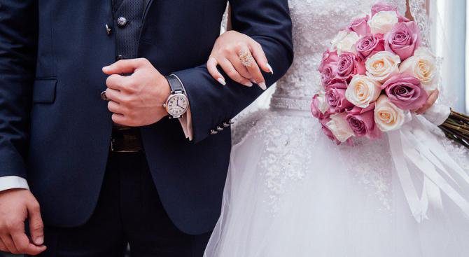 Маргините пръснаха 200 бона за тайна сватба