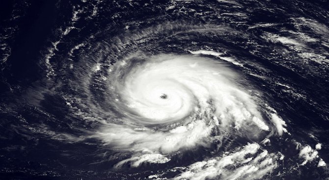 Нова силна буря застрашава островите в Карибско море и югоизточната част на САЩ