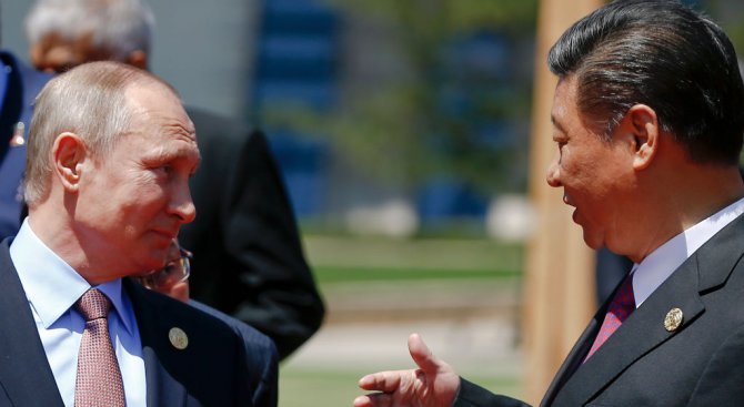 Путин и Си Цзинпин се срещнаха в навечерието на срещата на върха на БРИКС